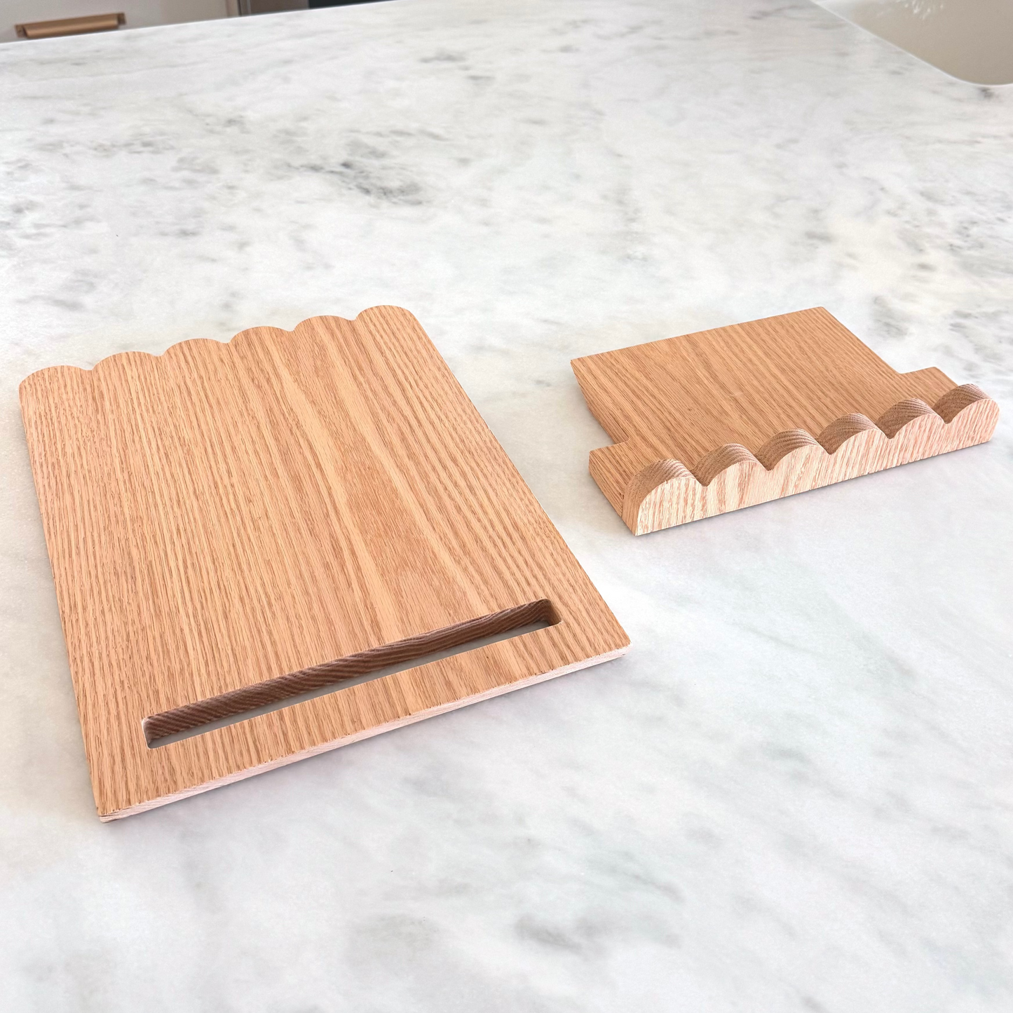 Scalloped Oak Cookbook Holder
