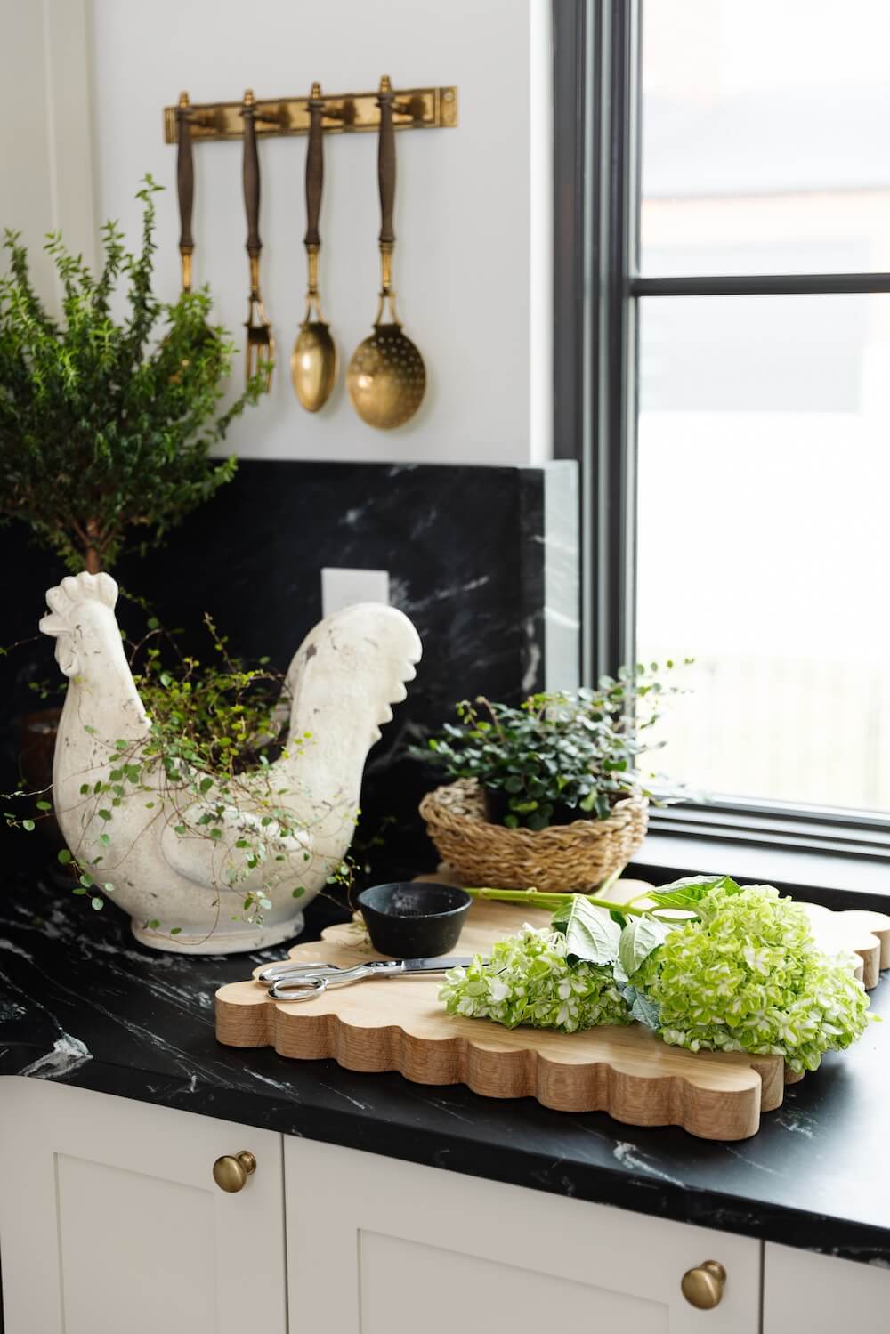 Scalloped Oak Cutting Board