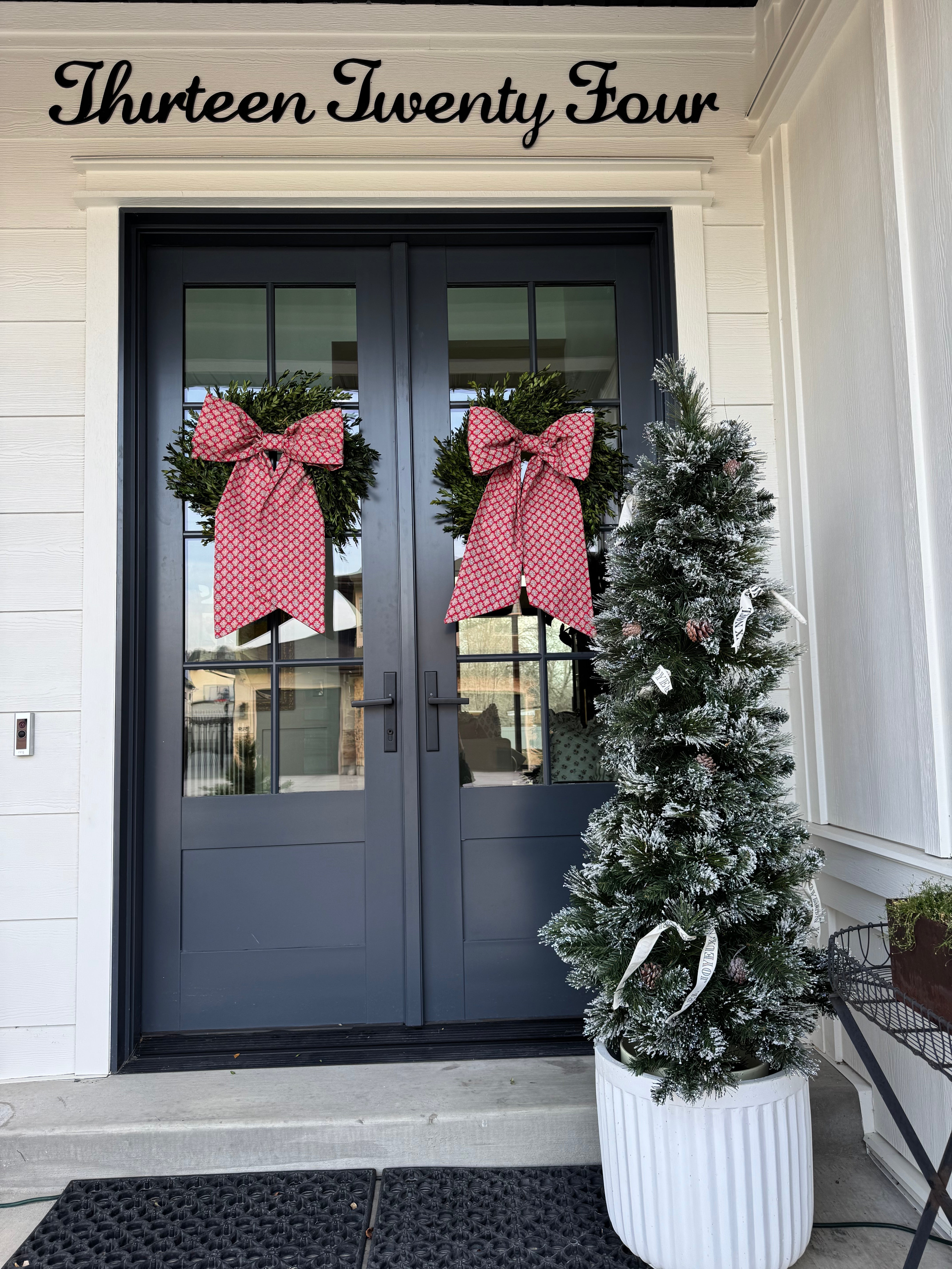 The Secret to a Polished Holiday Home: Layering Ribbon Textures and Fi ...