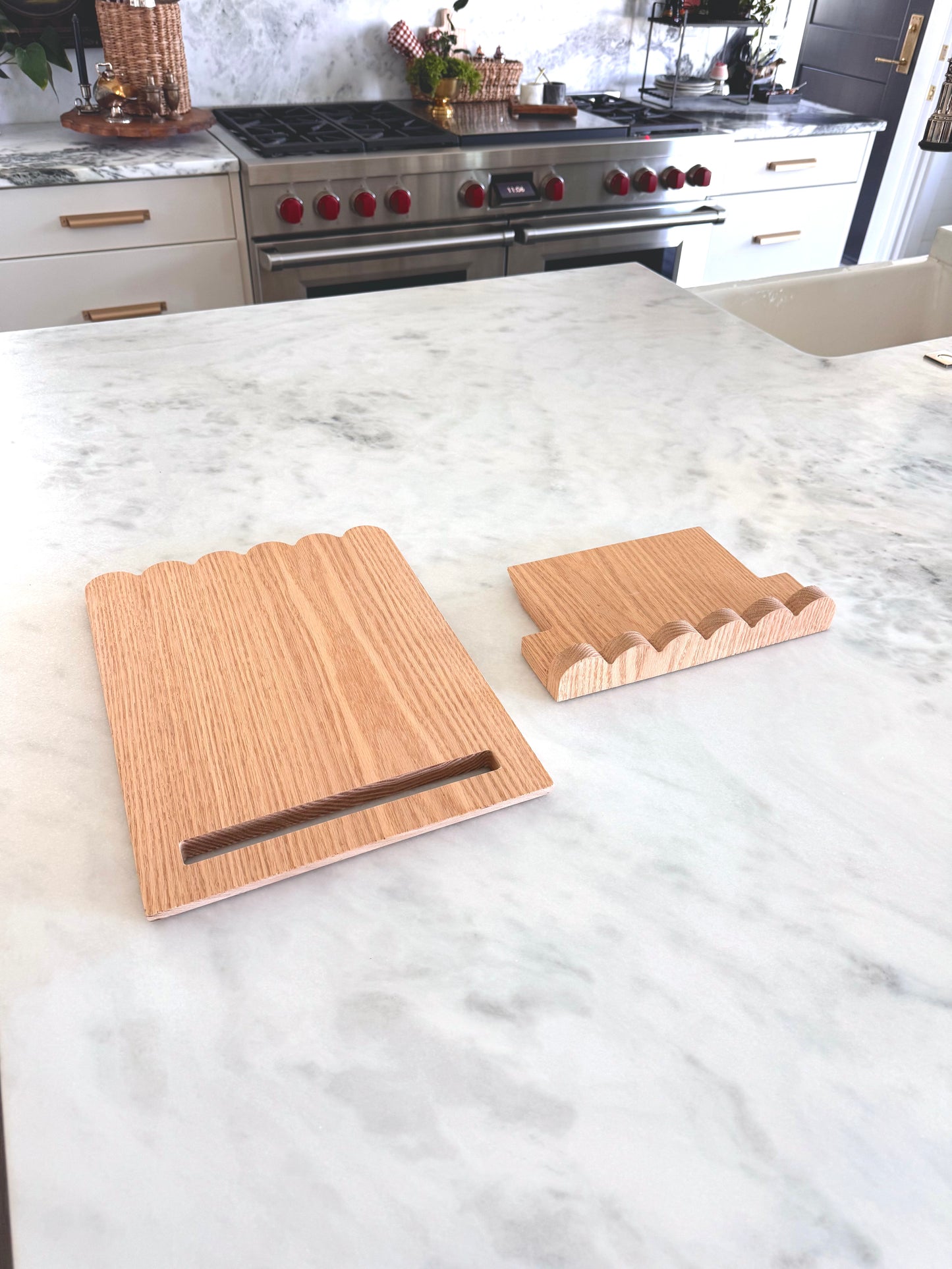 Scalloped Oak Cookbook Holder